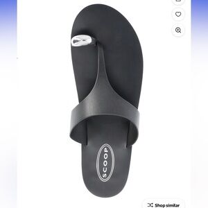 BNIB scoop toe loop sandals